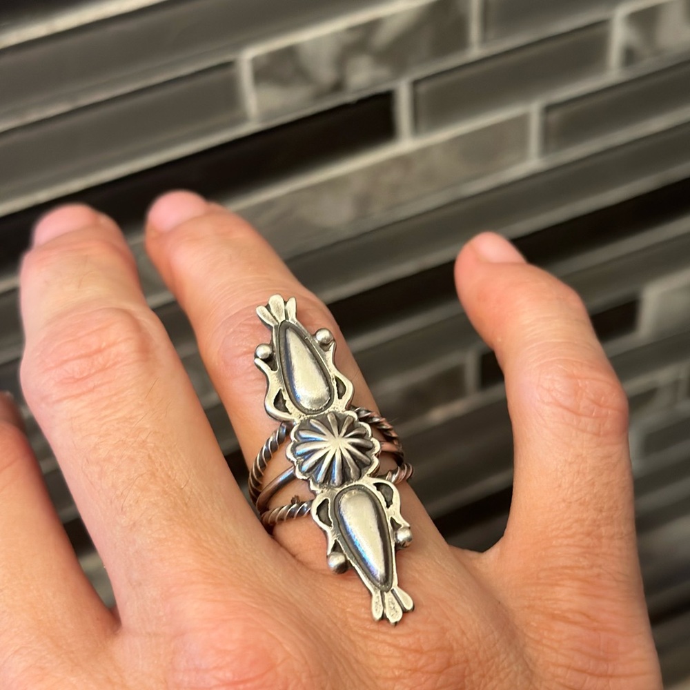 Sterling Silver Vintage-Inspired Floral Double Teardrop Ring - Silver - Picture 4 of 6